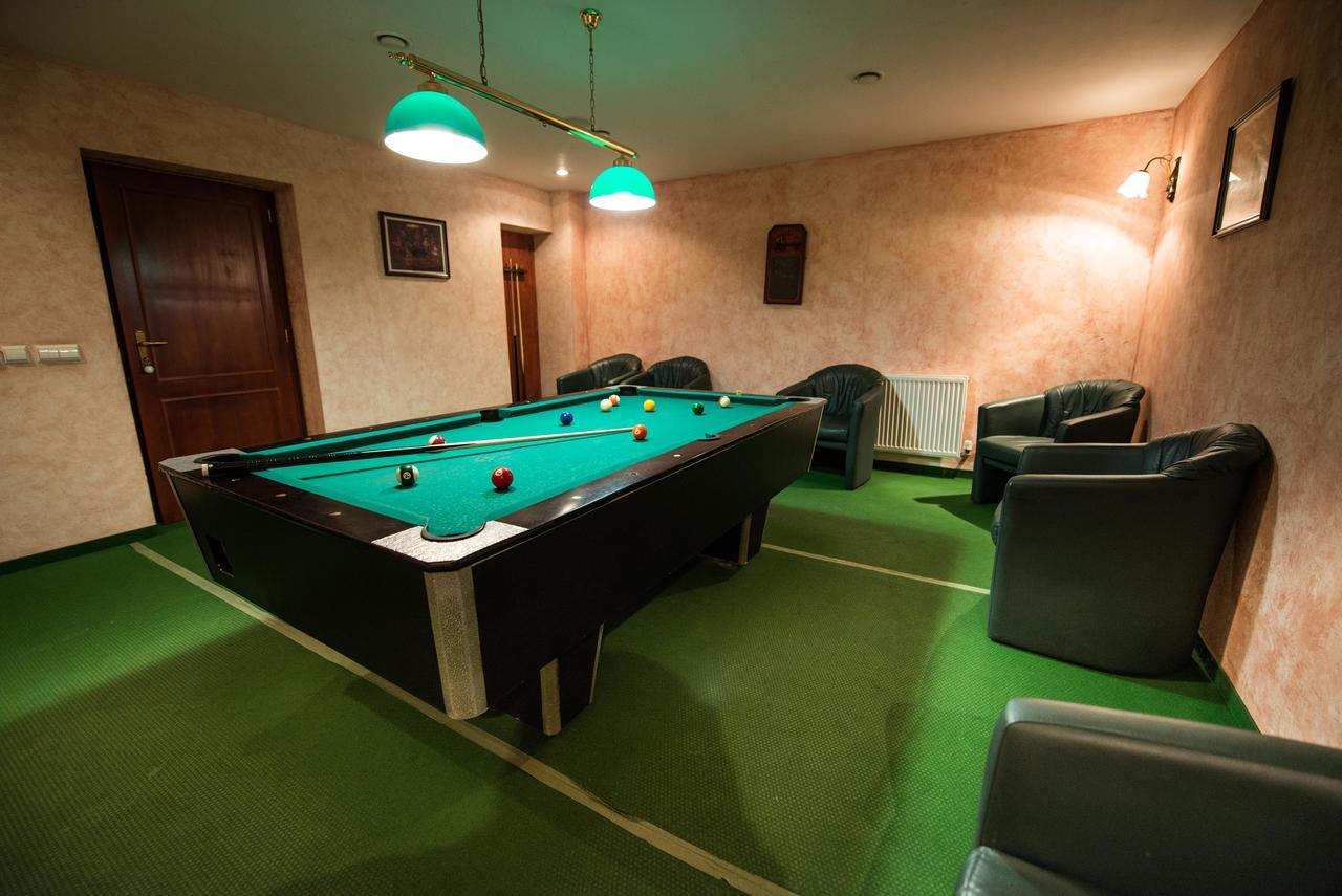 Hotel Golfer Кремница Экстерьер фото