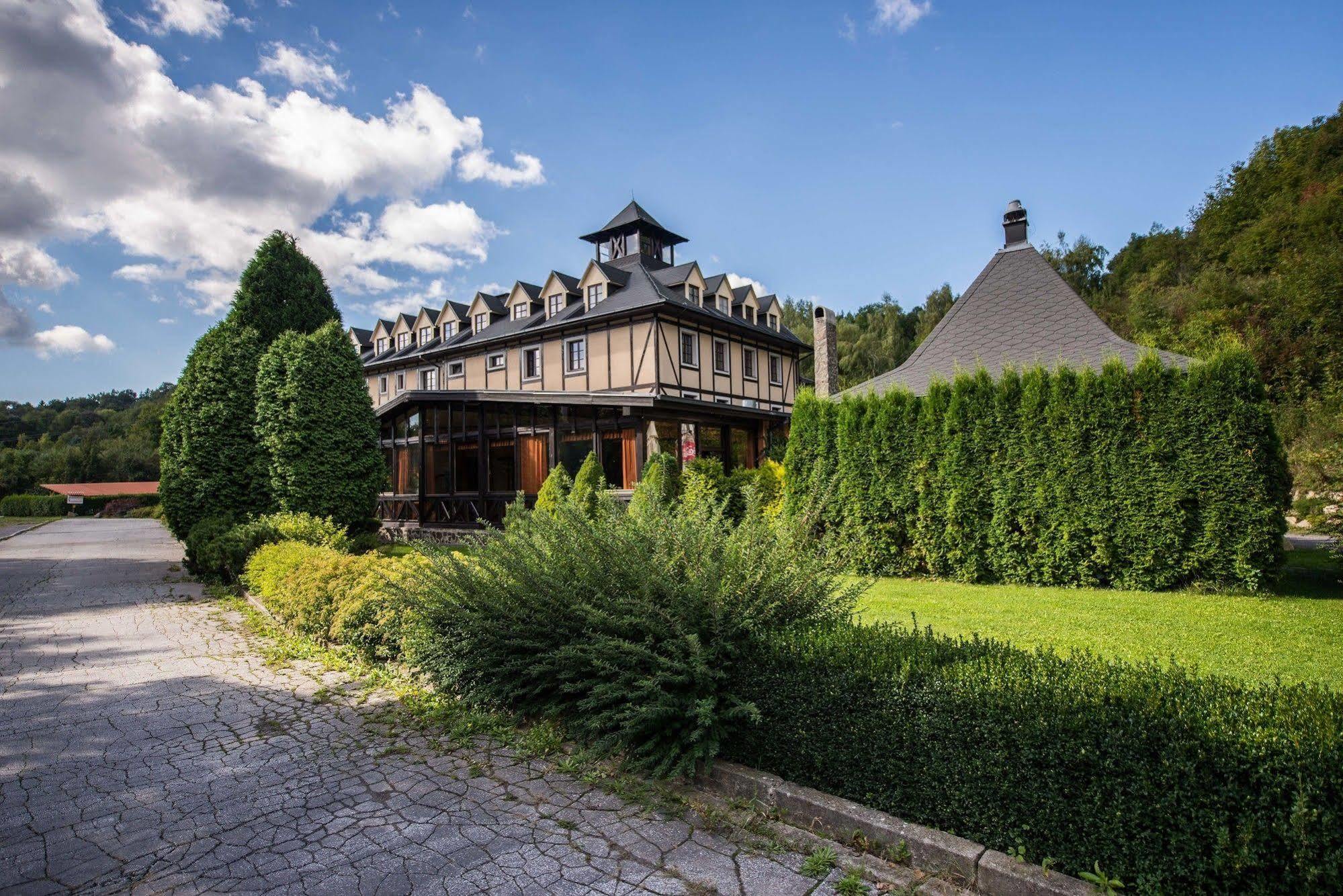 Hotel Golfer Кремница Экстерьер фото