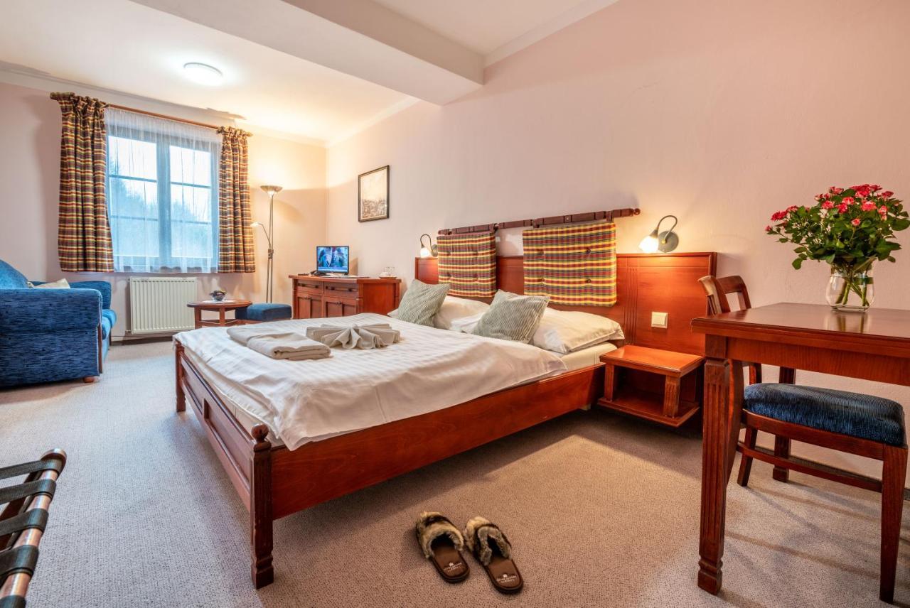 Hotel Golfer Кремница Экстерьер фото