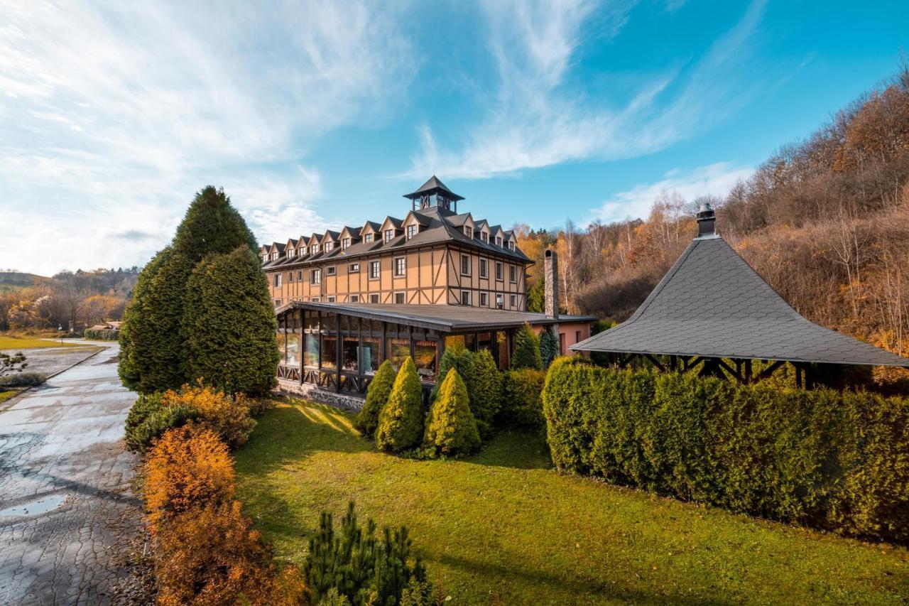 Hotel Golfer Кремница Экстерьер фото