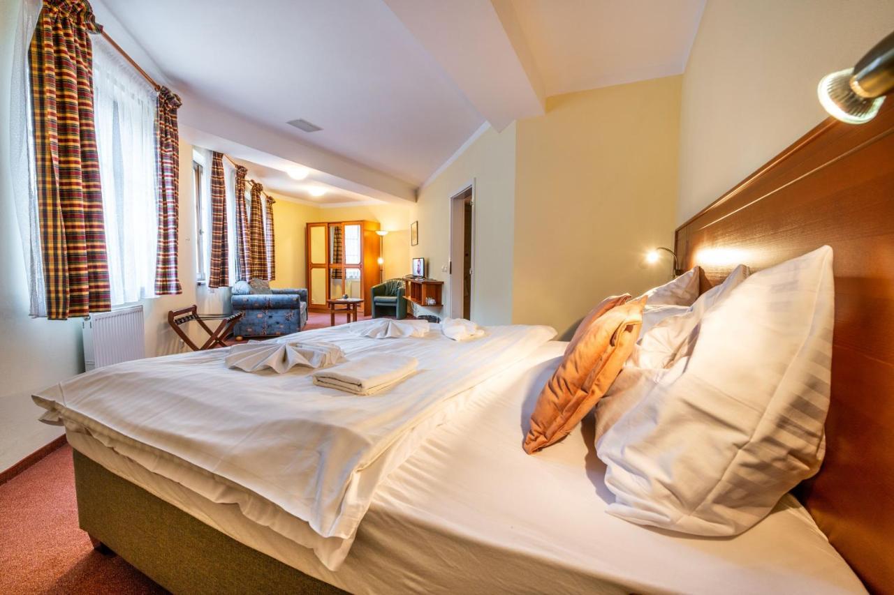 Hotel Golfer Кремница Экстерьер фото