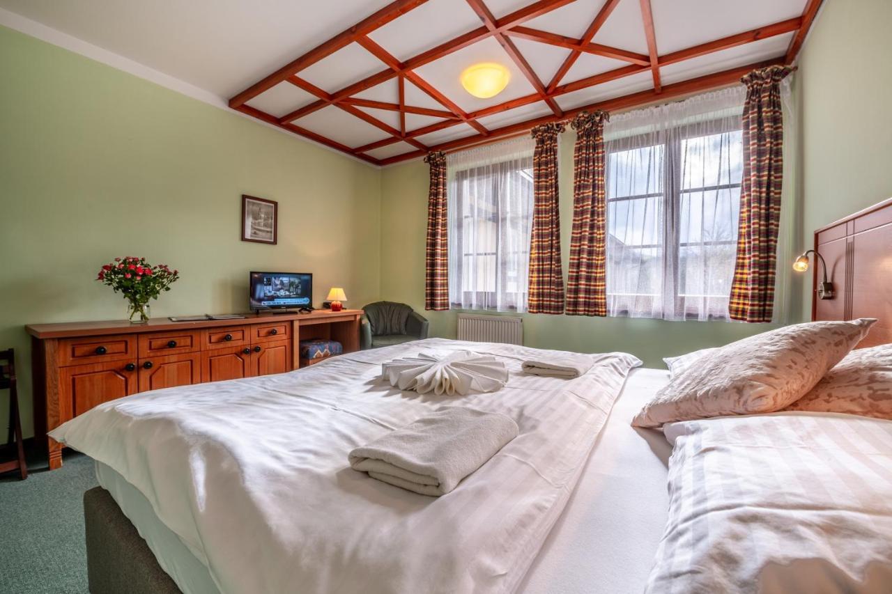 Hotel Golfer Кремница Экстерьер фото