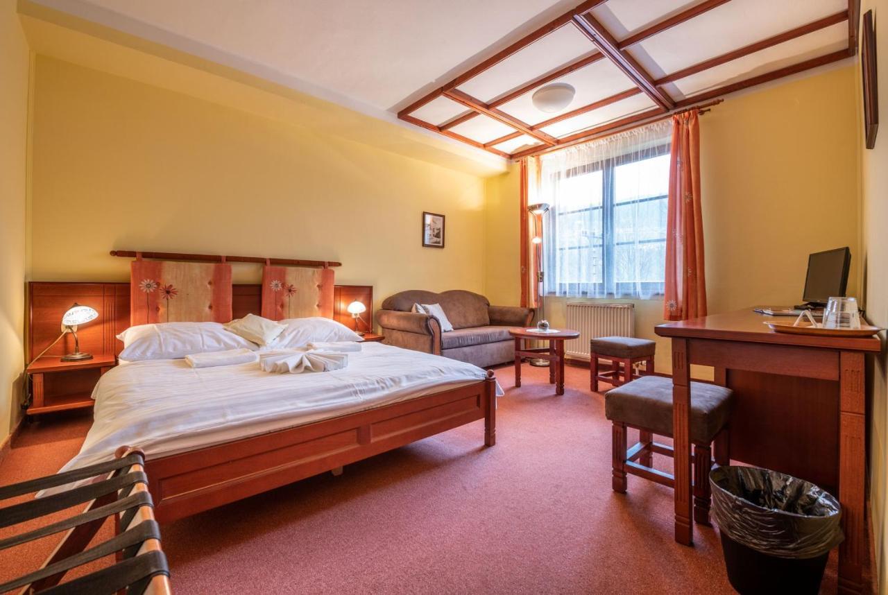 Hotel Golfer Кремница Экстерьер фото