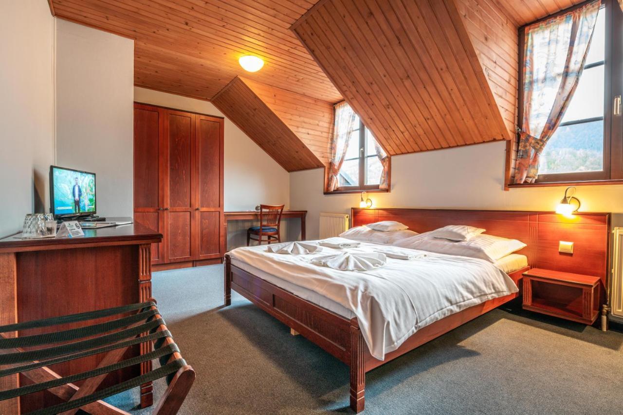 Hotel Golfer Кремница Экстерьер фото