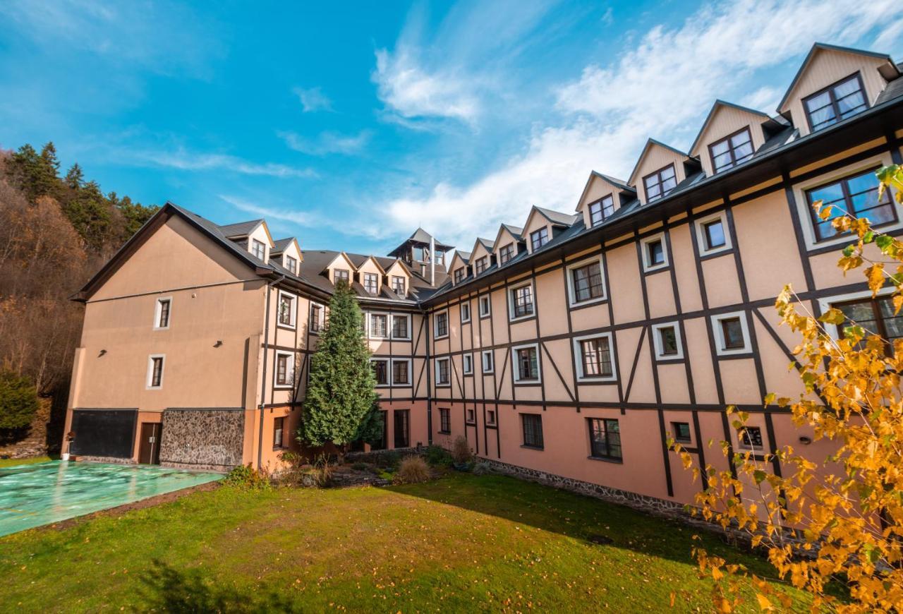 Hotel Golfer Кремница Экстерьер фото